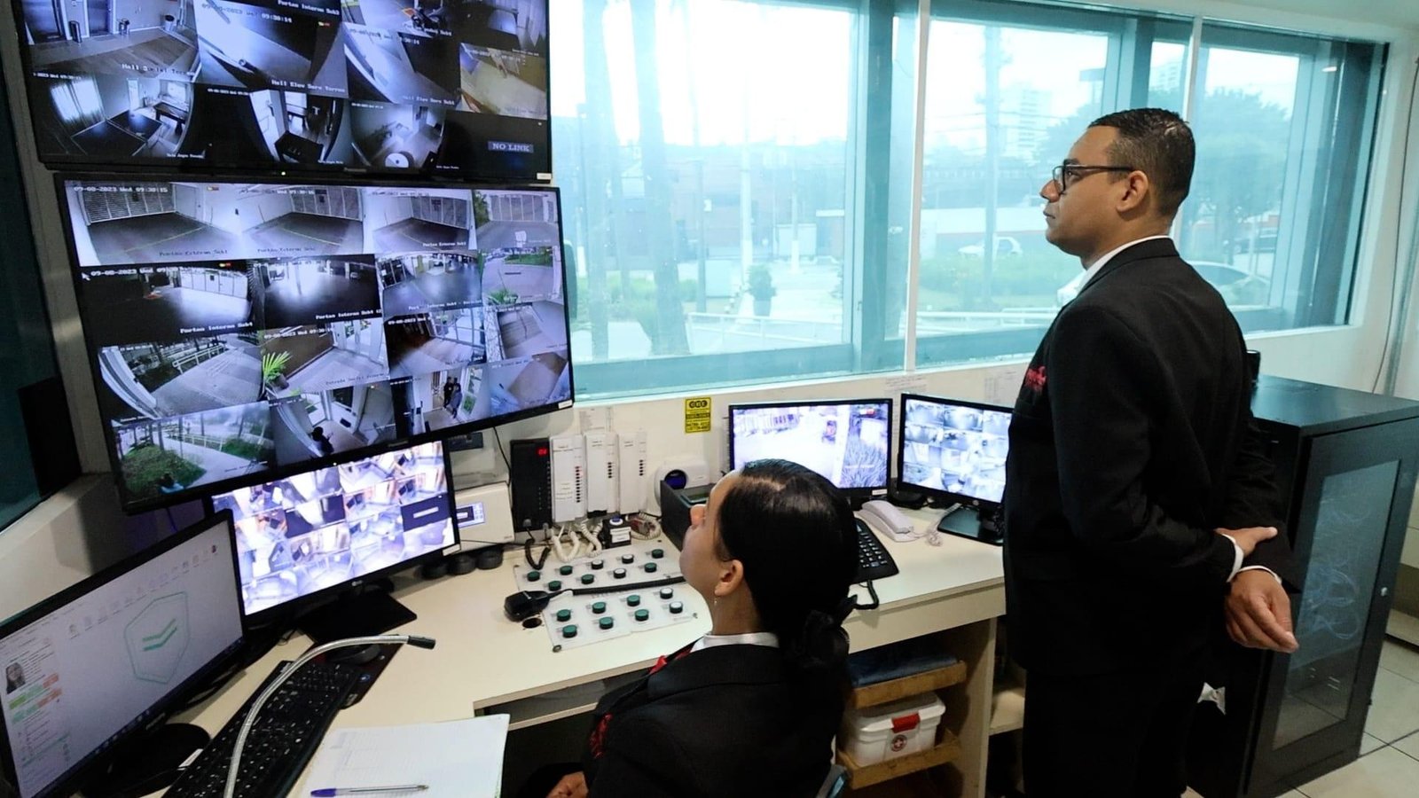 Infraestrutura de TI com cabeamento estruturado e automação predial